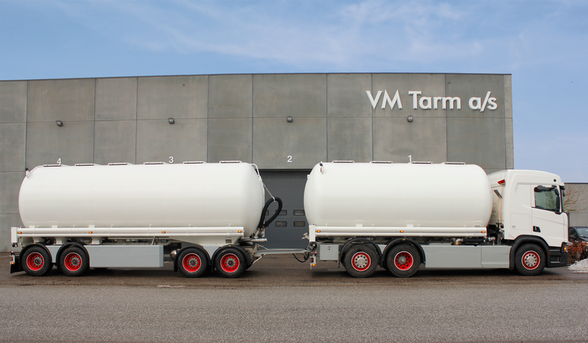 Danish Agro – 28 m³ feed tank body and 39.2 m³ trailer
